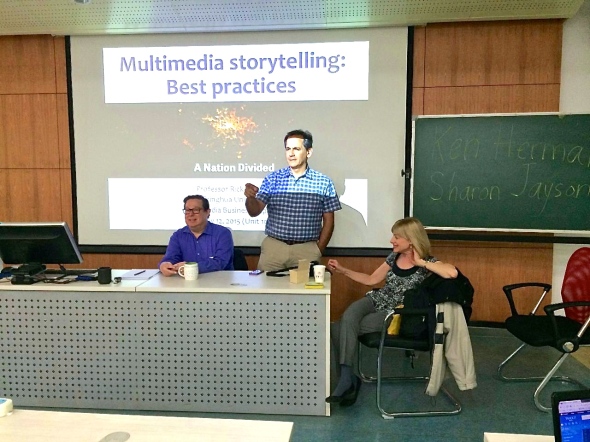 Ken Herman (center) talks to Global Business Journalism Program students, flanked by Rick Dunham (left) and Sharon Jayson (right).